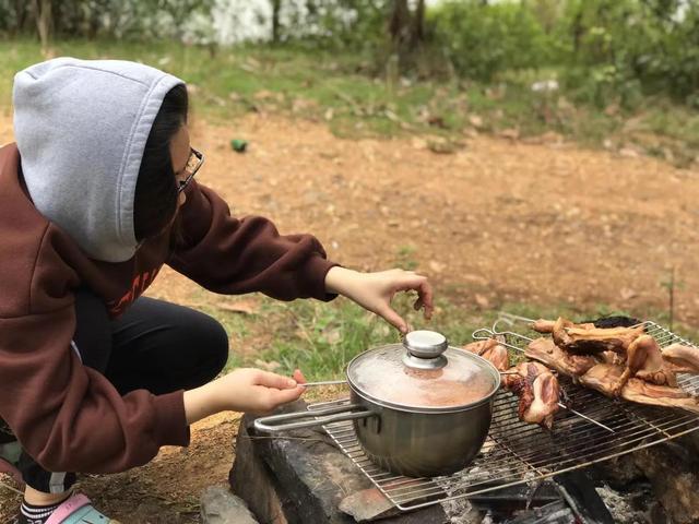 Nguyễn Hoàng Đức Thịnh là một trong 16 đại biểu đại diện Việt Nam tham dự Chương trình Tàu Thanh niên Đông Nam Á – Nhật Bản.